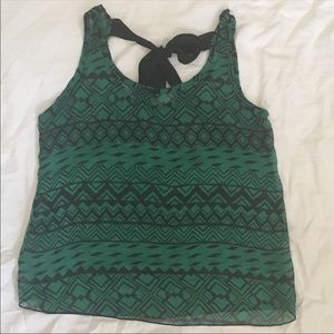 🤩Sheer Tank Top Large Green Aztec Print tie back